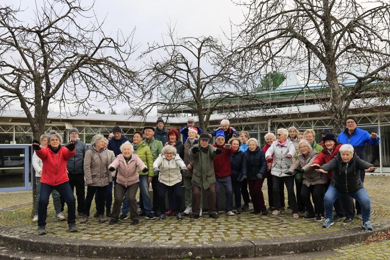 Bewegung, Unterhaltung, Spaß Bewegung, Unterhaltung, Spaß als präventives Bewegungsangebot für Senioren