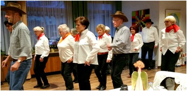 Line Dance - Gruppe  Musik wirkt sich positiv auf Körper und Seele aus.